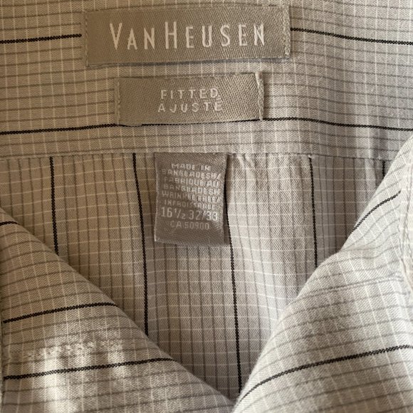 Van Heusen Men's Fitted Dress Shirt Button Down - 31" Length & 16.5 Collar - Picture 3 of 7